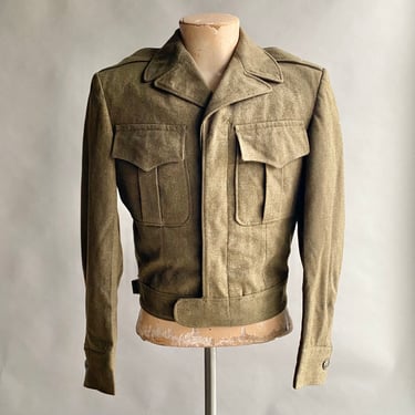 Vintage 1940s WWII Ike Jacket / Vintage Cropped Military Jacket / Vintage US Army Jacket / Vintage Ike Jacket / WWII Ike Jacket 34R 