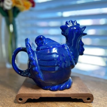 Red Wing Gypsy Trail Hostessware Rooster Teapot –– Beautiful Rare Cobalt Blue 