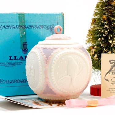VINTAGE: 1989 - Lladro Christmas Ball Ornament Mint in Original Box - Bola Navidad - #5.656 - Bisque Porcelain - SKU Tub-27-00030847 