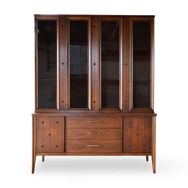 Broyhill Saga Vintage Mid Century Modern China Cabinet c. 1960s 