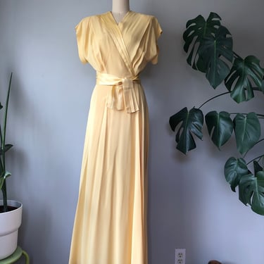 Vintage 40's buttery yellow wrap dressing gown / 1940's wrap dress / textron / small by Ru