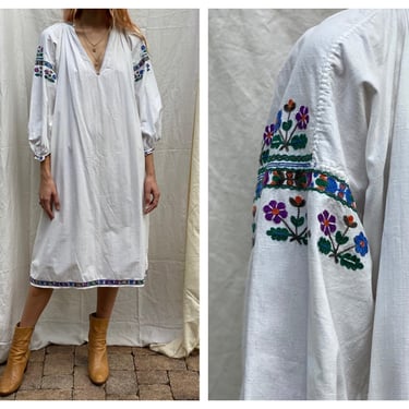 Vintage Embroidered Traditional Tunic Dress / Puffy Sleeves / Eastern European Dress / Ukrainian V Neck Dress 