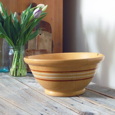 Vintage Yellow Ware mixing bowl / antique Yellowware 11" bowl / rustic farmhouse kitchen decor / antique stoneware pottery mixing bowl 