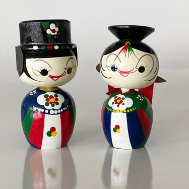 2 Vintage kokeshi dolls / Korean hanbok dolls Wedding couple Wooden bobblehead Bride & groom Nodding figurines 