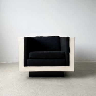 BLACK & WHITE FIBERGLASS ARMCHAIR IN THE STYLE OF VIGNELLI, 60's