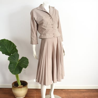 1950s Knife Pleat Beige Skirt Suit - M 
