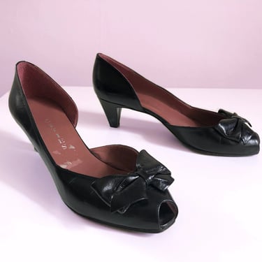 Vintage ‘80s Italian peep toe bow pumps | black leather kitten heels, 7M 