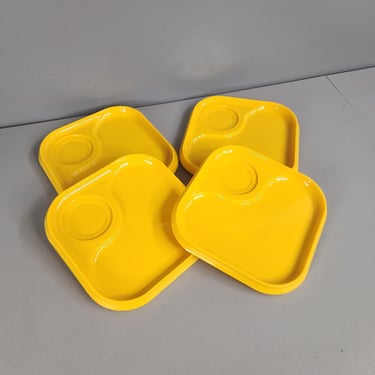 Set of 4 Yellow Ingrid Stackable Plates 