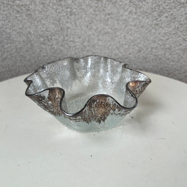 Vintage Dorothy Thorpe Mid  Century modern Atomic small wavy glass bowl starburst silver metallic size 6.5” x 2.5” 