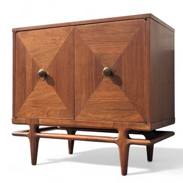 Mid Century Modern Henredon Walnut Cabinet 