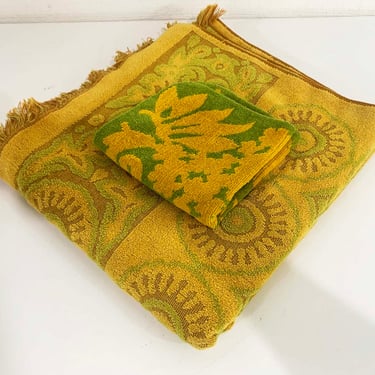 Vintage Springmaid Fieldcrest Cotton Bathroom Towels Washcloth Bath Sculptural Yellow Green Set of 2 Mismatched 1960s 