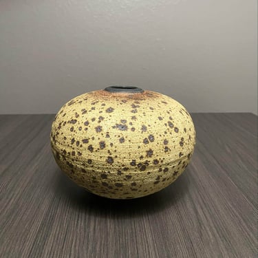 American  Artists ( Vivika and Otto Heino ) Spherical Pottery Stoneware Vase Signed 1995 