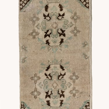 Vintage Turkish Mini Rug No. 709 | 1'4 x 2'8