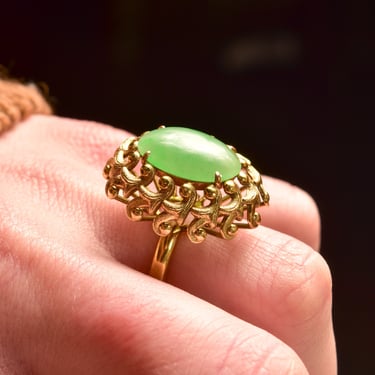 Fancy 14K Yellow Gold Jade Cocktail Ring, Ornate Swirl Motifs, Polished & Satin Finish, Estate Jewelry, 7 3/4 US 