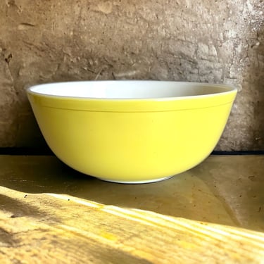 Vintage Pyrex Yellow Large Round Mixing Bowl 404 Mid Century Modern 