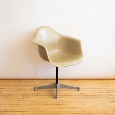 Eames Swivel Chair