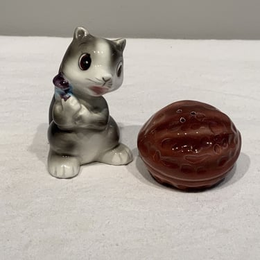 Vintage Squirrel With Hammer And Nut Salt And Pepper Shaker Set made in Japan, animal lover gifts, squirrel decor, 