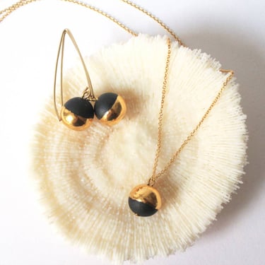 Mier Luo - Gold Dipped Pearl Necklace: Black