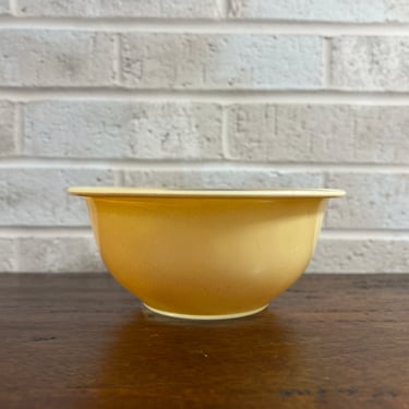 Pyrex Glass Mixing Bowl 322, 1 liter, Pastel Light Yellow, Clear Bottom 