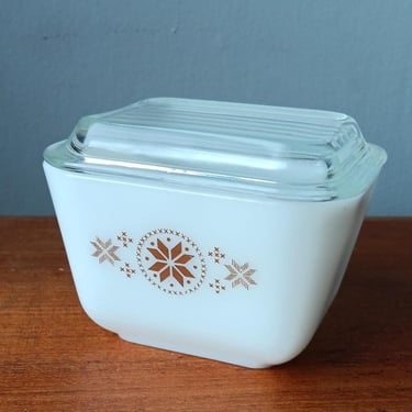 Pyrex Town and Country Small Refrigerator Dish 