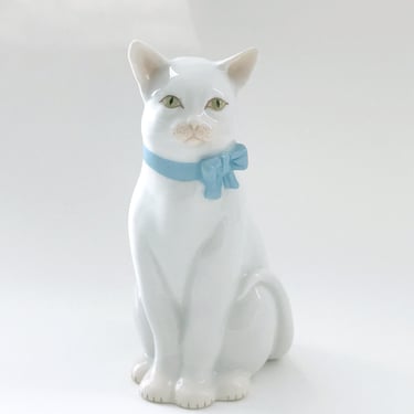 Herend cat figurine. White porcelain kitty with blue bow #13319, made and hand painted in Hungary. Collectible gift for cat lover. 