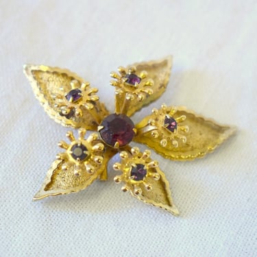 1940s Purple Rhinestone and Gold Metal Flower Brooch 