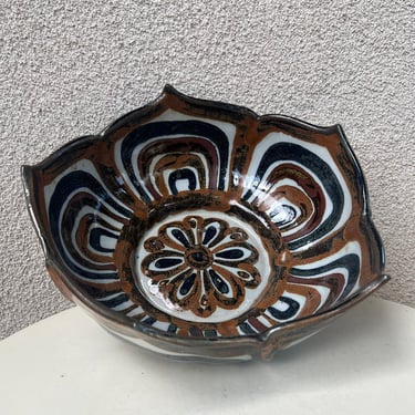 Vintage Ken Edwards Pottery large bowl pointed rims 11” x 5” 