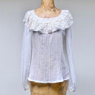 Vintage 1970s Gunnies Peasant Blouse, 70s Ivory Cotton Crinkle Gauze Wide Ruffled Lace Collar Top by Jessica McClintock, Small to Medium 
