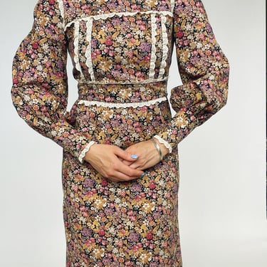1970s Maxi Dress Cotton Strawberry Floral Prairie Gown S 