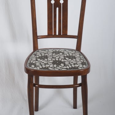 Set of Four Art Nouveau Bentwood Dining Chairs 