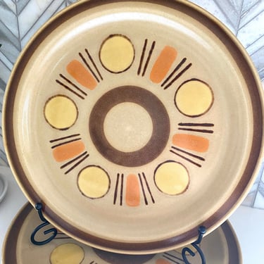 Colorstone Interplay Dinner Plates (4), Retro Vintage Hand Painted Stoneware Japan Yellow Circles, Orange,, Sunburst, Brown Rim, Tan Beige 