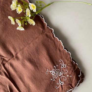 Brown Embroidered Scalloped Edge Napkins / Set of 8