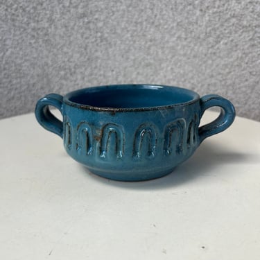 Vintage rich blue stoneware pottery soup mug textured sides size 5”x 2.5” 