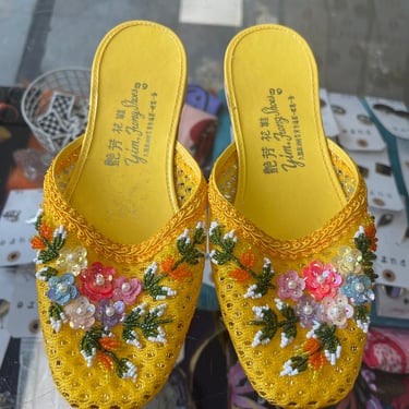 Fifties slippers Women's Shoes Beaded Vintage 1950s 1960s Flats House shoes floral 