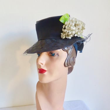 1940's Navy Blue Sisal Straw Tilt Topper Suitor Hat Veiling Cream Fabric Flowers Trim Head Holder 40's Millinery Consello Hollywood 22.5 