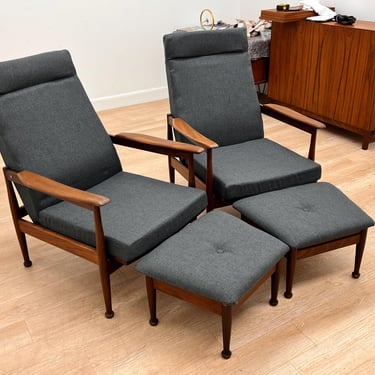 Lounge chairs and ottoman set 