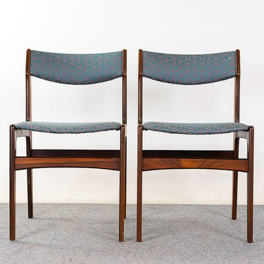 2 Rosewood Danish Dining Chairs - (322-011) 