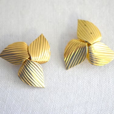 1960s/70s Sarah Coventry Gold Pinwheel Clip Earrings 