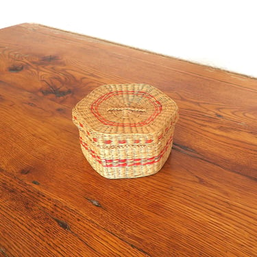 Vintage Chinese Woven Sweetgrass Basket Hexagonal With Lid 