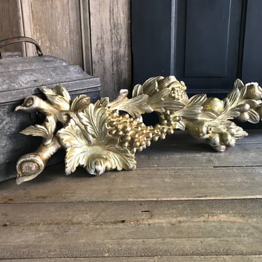 French Gilded Wood Mount, Gesso, Fruit, Grapes, Acanthus Leaf Motif, Plaque, Large Size, Architectural Wall Mount 