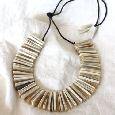 CATH•S | Beige Rectangle Horn Necklace