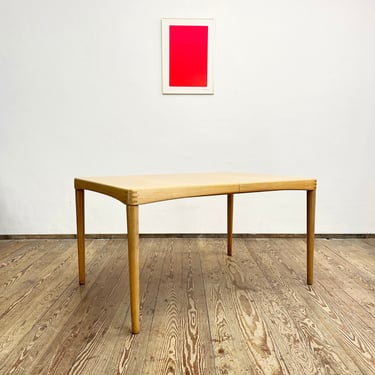 Extendable mid century modern oak wood dining table by H.W. Klein for Bramin, Danish Design, 1950s, Denmark 