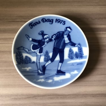 Vintage Porsgrund Fars Dag Plate, Father's Day Plate 1975, Blue Decorative Father Child Girl Ice Skating Plate 