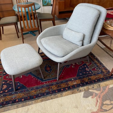 Blue Dot Field Lounge Chair/Ottoman
