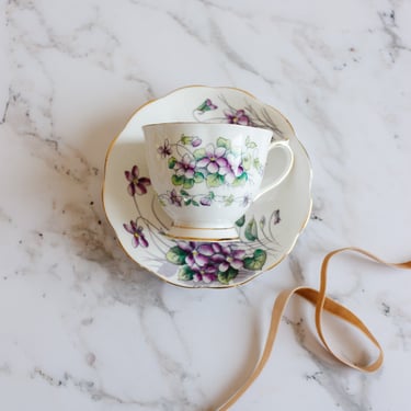 1940s royal albert "sweet violet" hand painted tea cup