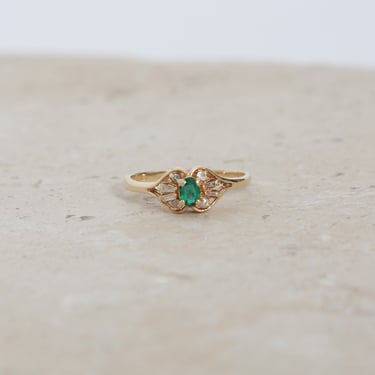 Vintage 14K Gold baguette diamond oval Emerald ring 