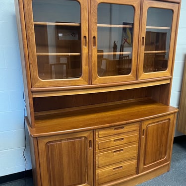 Danish Mid Century Modern Teak Credenza Buffet Hutch Display Cabinet 