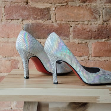 silver holographic shoes | 90s y2k vintage rainbow iridescent pointed toe stiletto high heel shoes size 8.5 