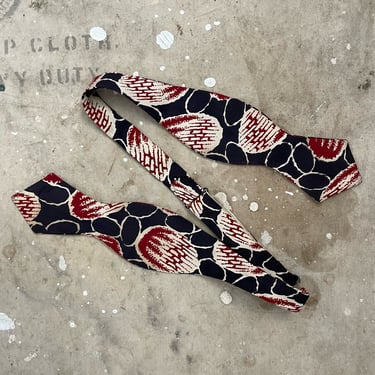 Vintage 1950s Blue and Red Printed Diamond Point Butterfly Bow Tie 