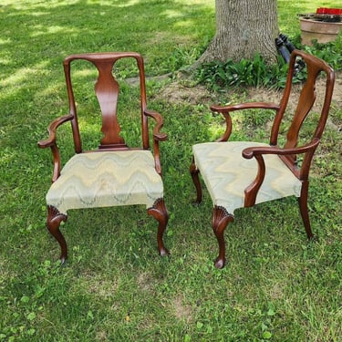 Queen Anne Armchairs. Solid Mahogany. Elegant. 